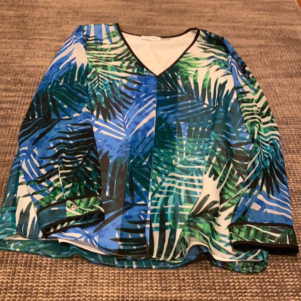 Beautiful Calvin Klein Top.